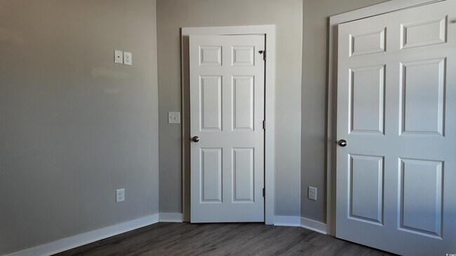 Building Photo - 1561 Heirloom Dr
