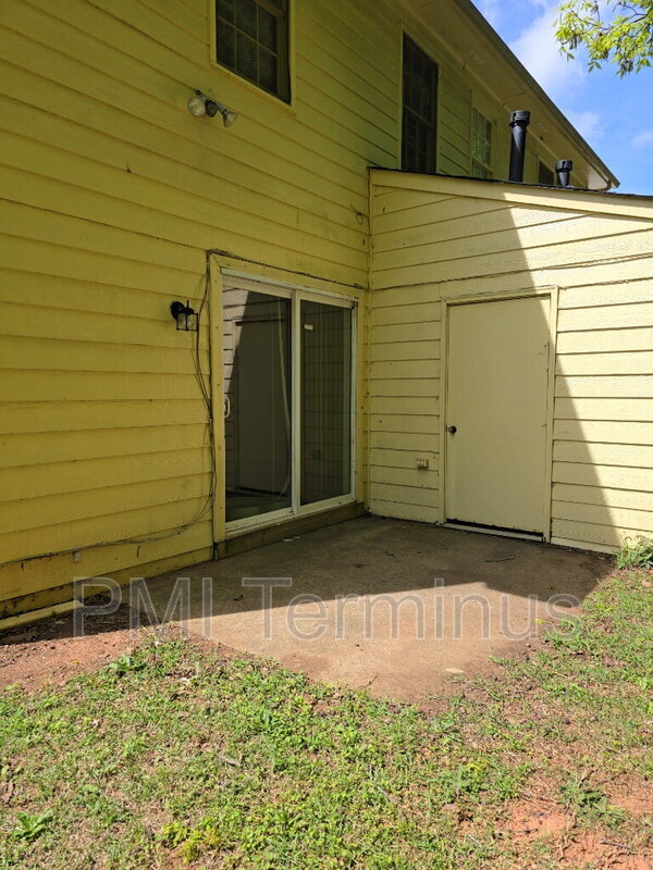 Building Photo - 5227 Ridge Forest Dr