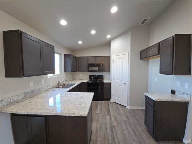 Building Photo - 2951 E Colina Cerbat