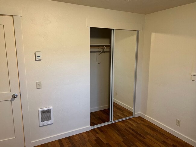 Building Photo - 2 Bedroom in N. Eugene
