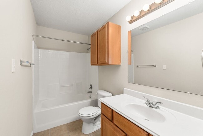 Building Photo - Available for August 2026 Pre-Lease! 4 Bed, Bath in Waterwood Townhomes!