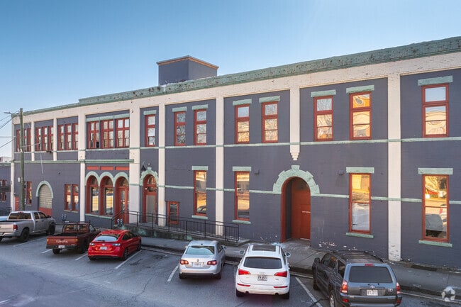 Side of Building - Farmer's Exchange Student Lofts