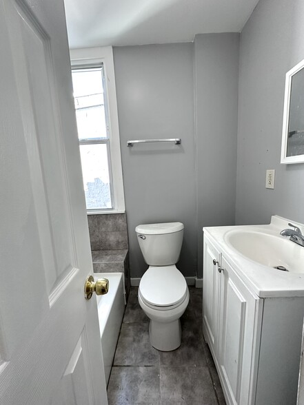 Building Photo - 1832 Dudley St