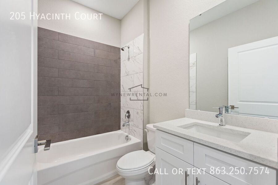 Building Photo - 205 Hyacinth Ct