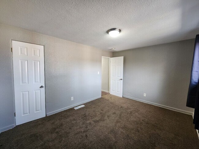 Building Photo - 1308 Moline St