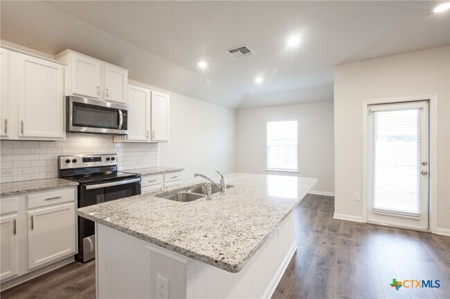 Building Photo - 2125 Silver Maple