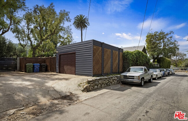 Building Photo - 201 S Ave 55