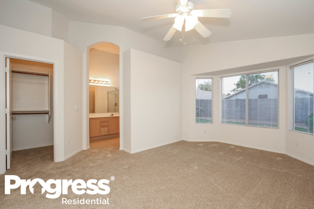 Building Photo - 8547 W Laurel Ln