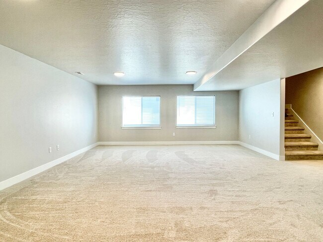 Building Photo - Stunning Two-Story at Quailhill!