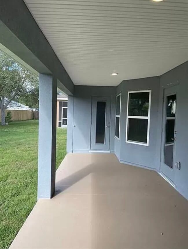 Building Photo - 5237 NW Reba Cir