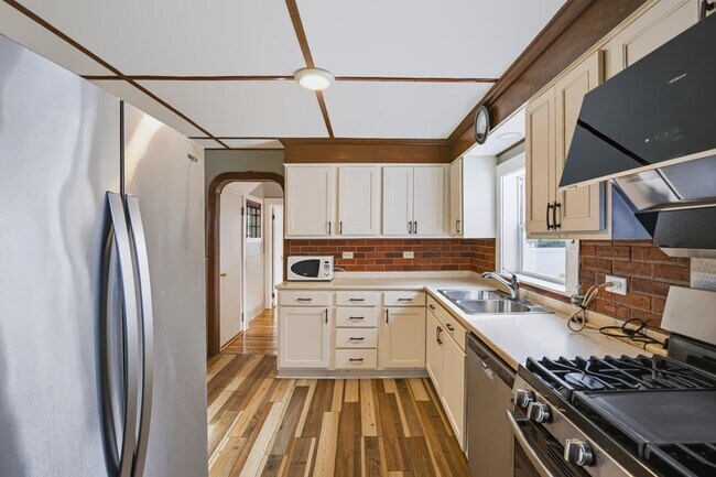 Building Photo - 22 Ruggles St