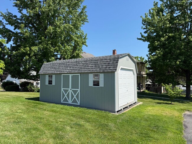 Building Photo - 147 Manheim St