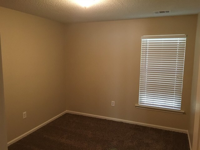 Building Photo - 145 Parkview Rd