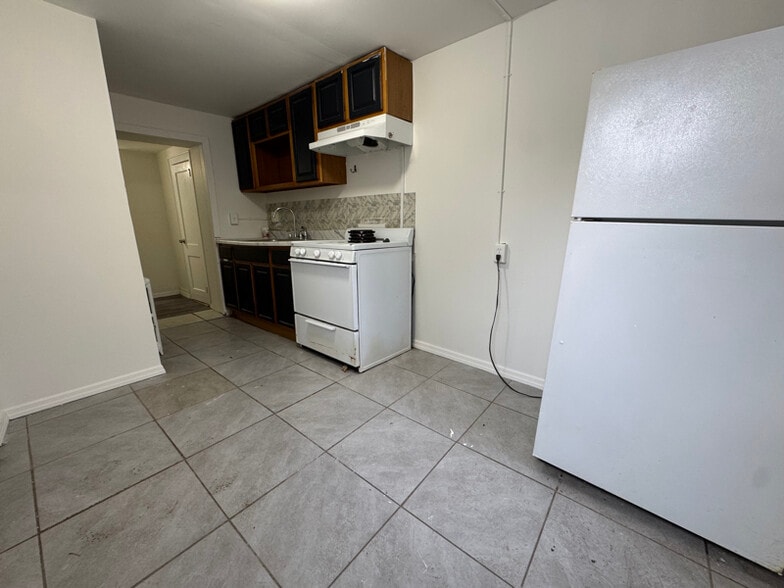 Building Photo - 329 Bainbridge St.