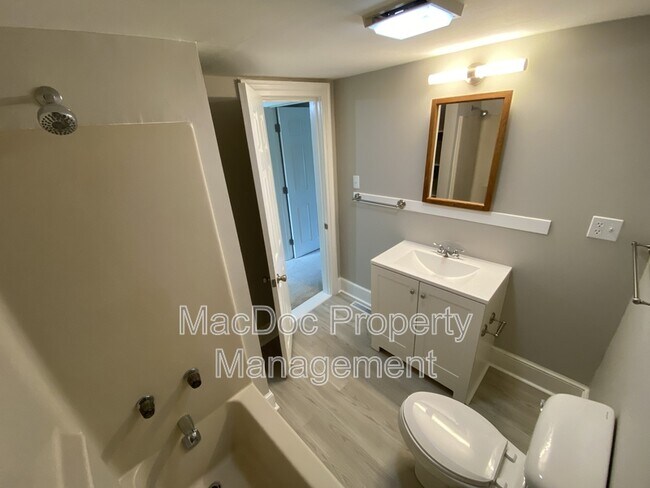 Building Photo - 210 Milford St