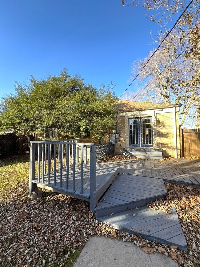 Building Photo - Large 3 Bed 1 Bath