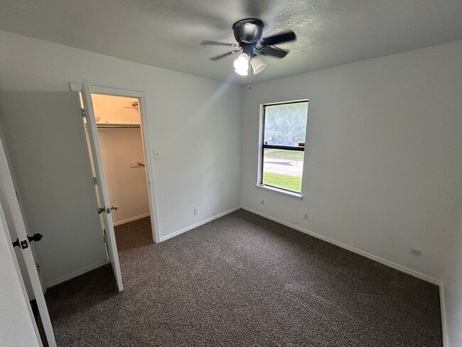 Building Photo - South Tulsa gem!