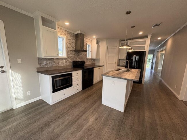 Building Photo - 3150 NE 36th Ave