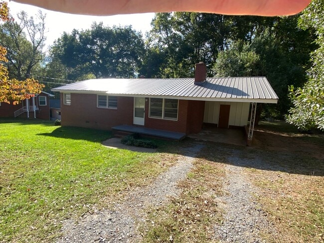 Building Photo - 1640 Lincoln Dr