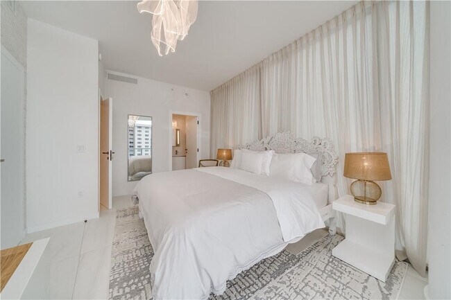 Building Photo - 2200 N Ocean Blvd