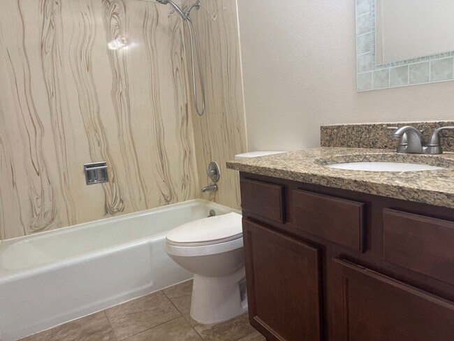 Building Photo - 5 bedroom, 3 bath, 2 car on acreage near t...