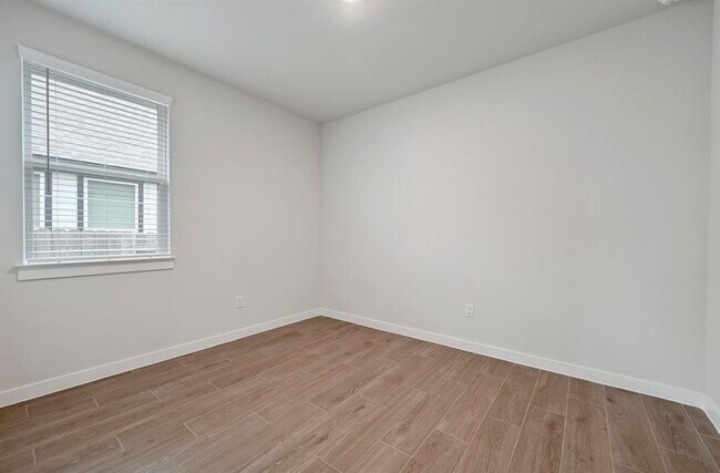 Building Photo - 201 Arches Dr