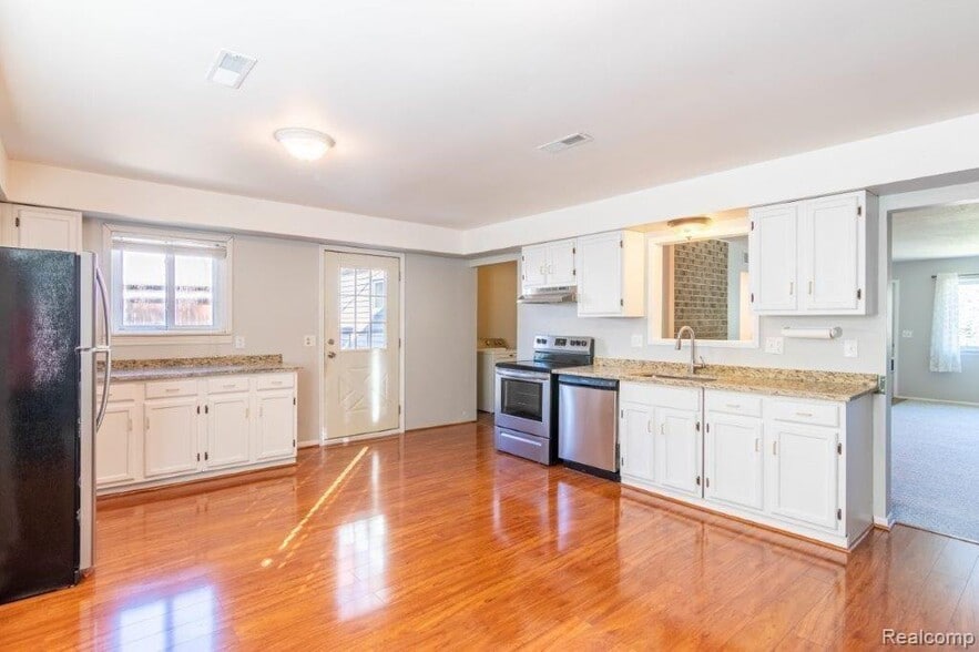 Building Photo - 2202 Isabell Ave