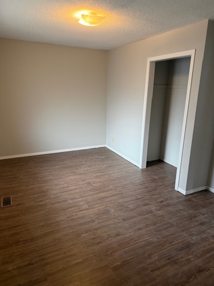 Building Photo - 915 W Shenandoah Dr