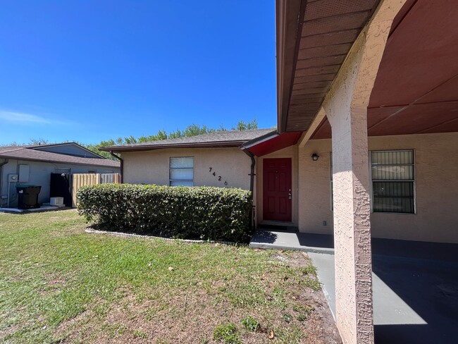 Building Photo - 2/2 In East Orlando