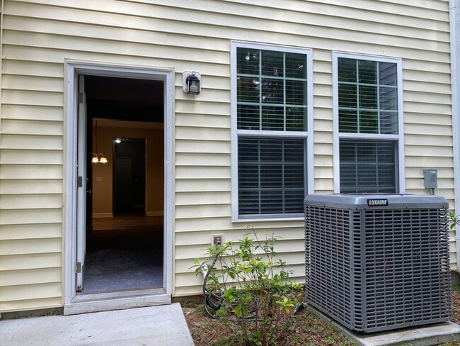 Building Photo - 3922 Volkswalk Plz