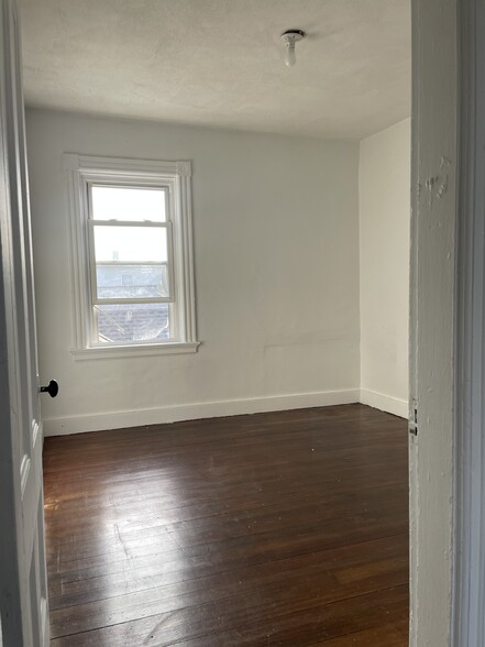 Building Photo - 114 Vandewater St