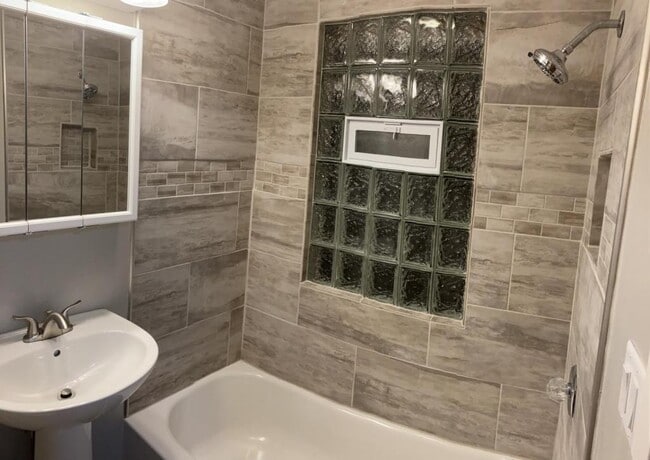 Building Photo - 604 S Fillmore St