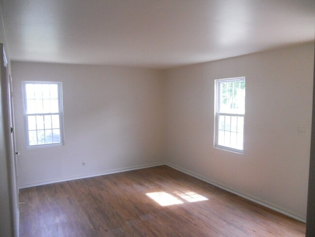 Building Photo - 826 N Garfield St