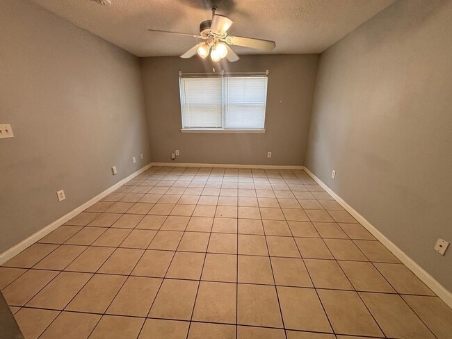Building Photo - Move-In Ready 2BR First-Floor Condo Just Minutes from Jax Beach!