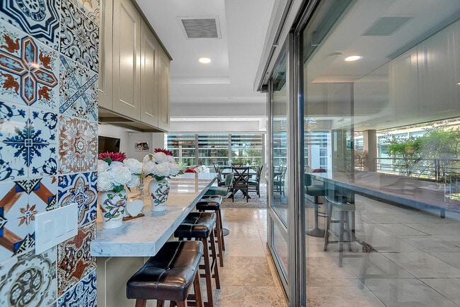 Building Photo - 7127 E Rancho Vista Dr