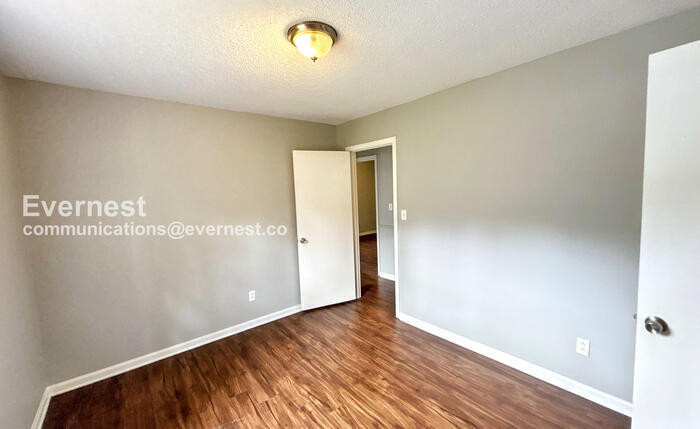 Building Photo - 1437 Highland Dr