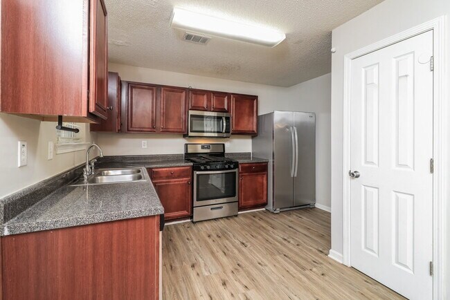 Building Photo - 383 Hidden Creek Ln