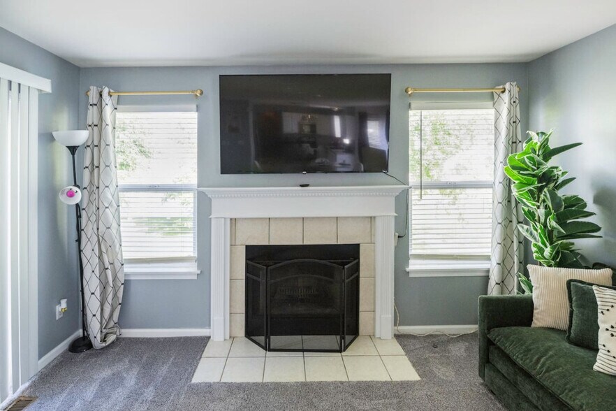 Building Photo - 784 Long Island Cir