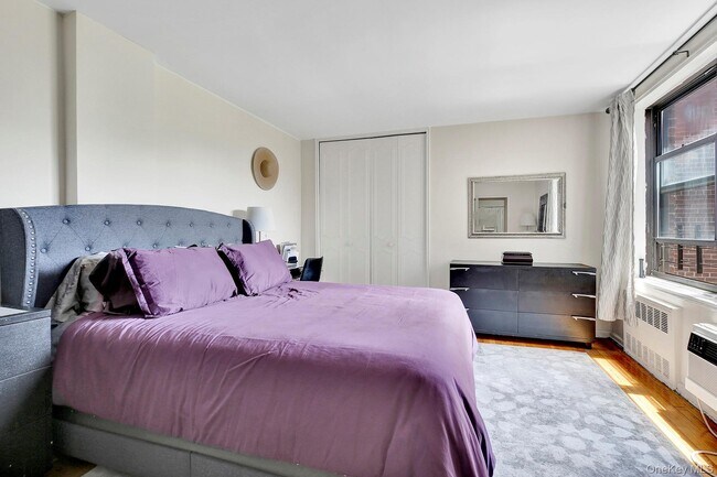 Building Photo - 1200 E 53rd St