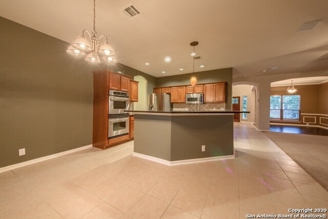 Building Photo - Situated on a desirable corner cul-de-sac lot!!