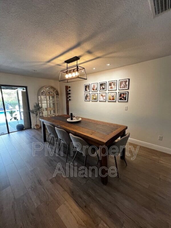 Building Photo - 4044 Tenita Dr