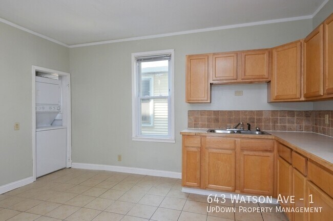 Building Photo - 643 Watson Ave