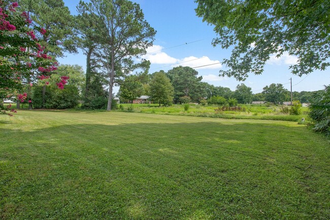 Building Photo - Pristine Brick Rancher in Sandston on an acre