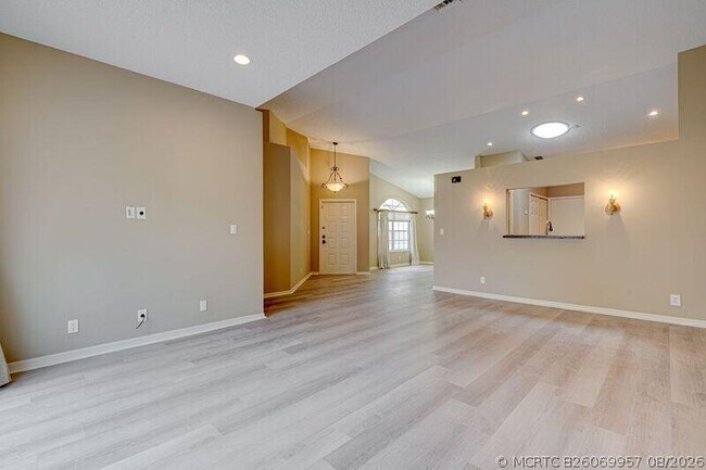 Building Photo - 6183 Floral Lakes Dr