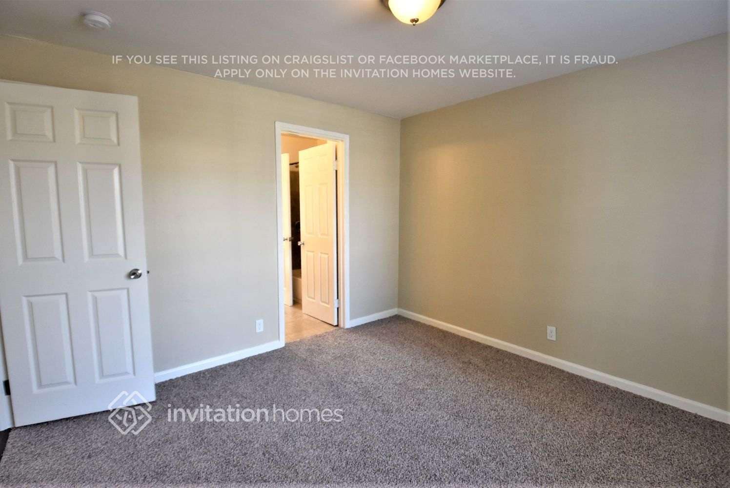 Building Photo - 2640 E 110th St