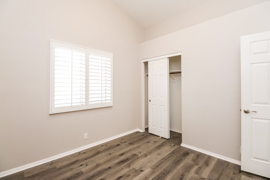 Building Photo - 2216 E Sherri Dr