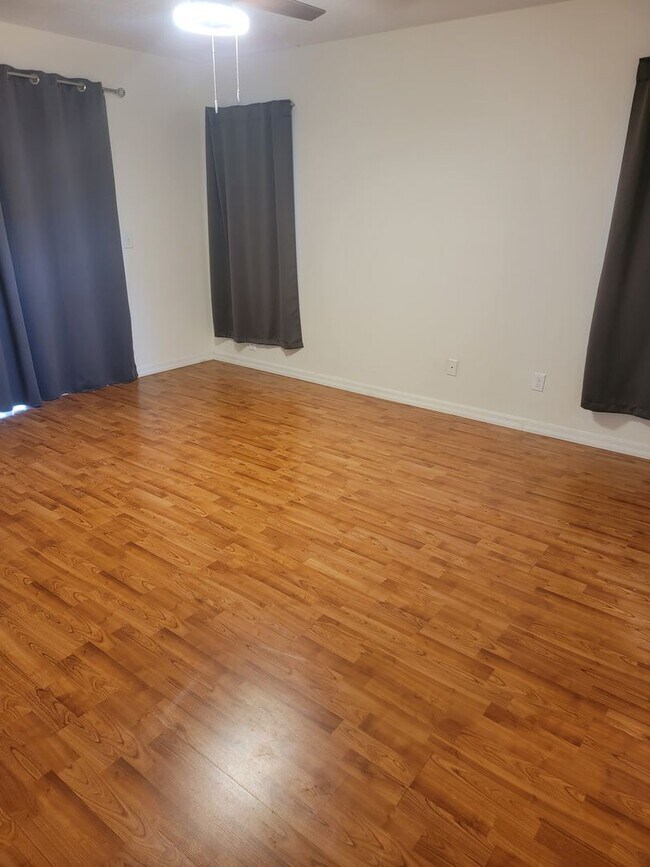 Building Photo - Beautiful 3/2/2 Pool Home in Beverly Hills!!!