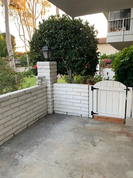 Front Patio area - 621 Avenida Sevilla