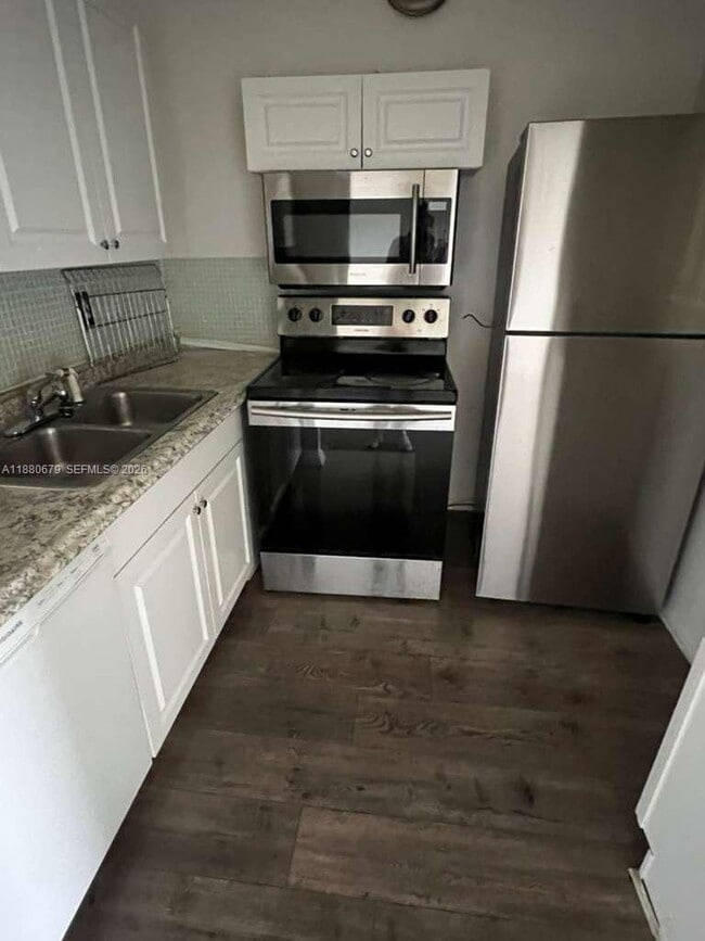 Building Photo - 82 Fanshaw B