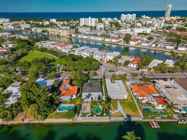 Building Photo - 7810 Hawthorne Ave